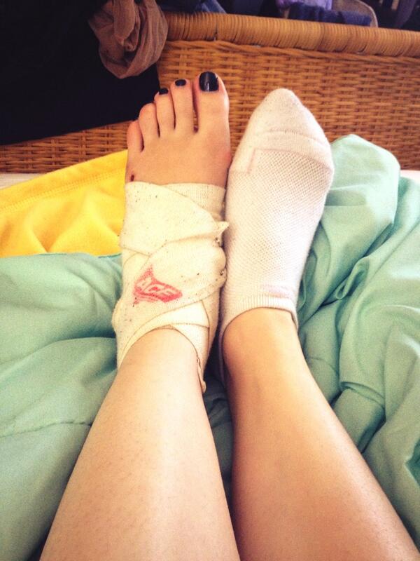 munidiaries's tweet image. oh noes! RT @windysmile125: Fell out of my bus and sprained my ankle. #soclumsy #likereally? #muniproblems #sfmuni