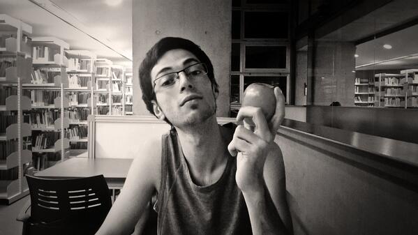 JordiAlejo's tweet photo. Hippster a la biblio??? @AGisallo http://t.co/GdxWRtY1qw