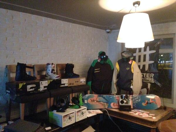 Boarders Ankara white parti kış sezon açılışı tanıtım stantı Ankara da snowboard malzeme satışı