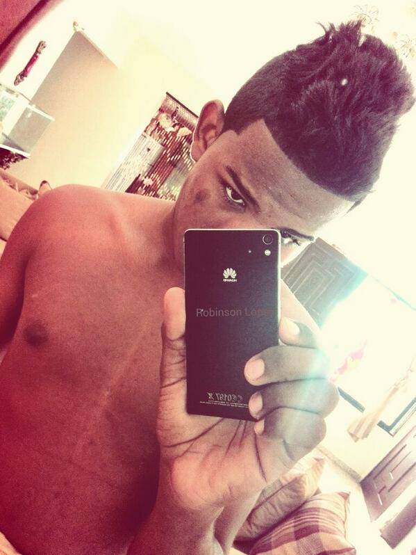 RobinsonGivench's tweet image. #Aviary