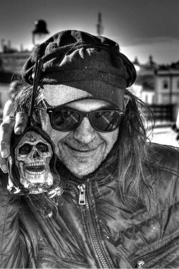 Idolwyld's tweet photo. Another hippy in Portugal! http://t.co/p4lsoBnRuJ