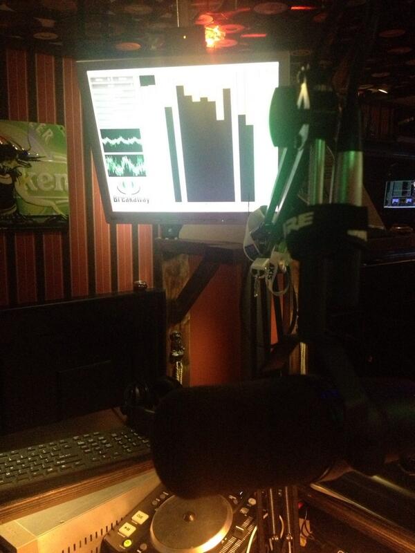 meermang1's tweet photo. Paar plaatjes draaien via de stream http://t.co/uMP5jgv86E radio megafoxx http://t.co/4mociyPHeN