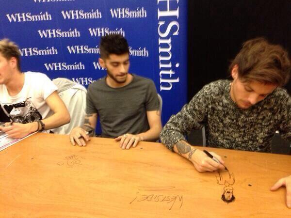 TeamDirectionBR's tweet photo. "quem é voce na sala de aula?" "louis tomlinson" "pq?" http://t.co/nDO80azuSI