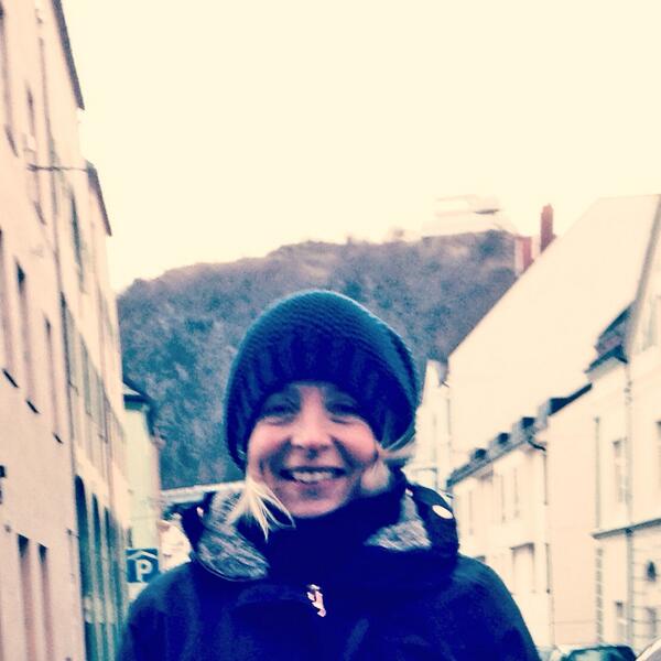 GroElis's tweet image. Julegateåpning og loddsalg på blåsbortdagen!