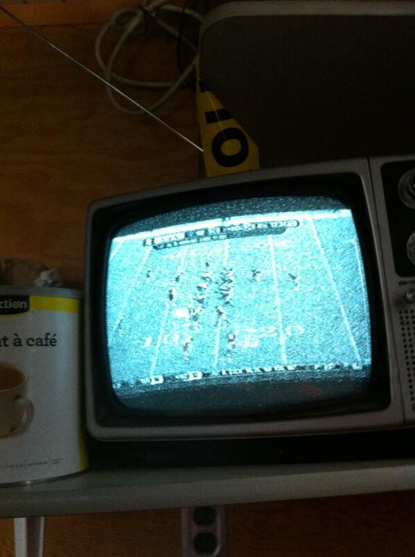 stevnmorin's tweet photo. Watching a lil football at work http://t.co/7C6FpdORCF