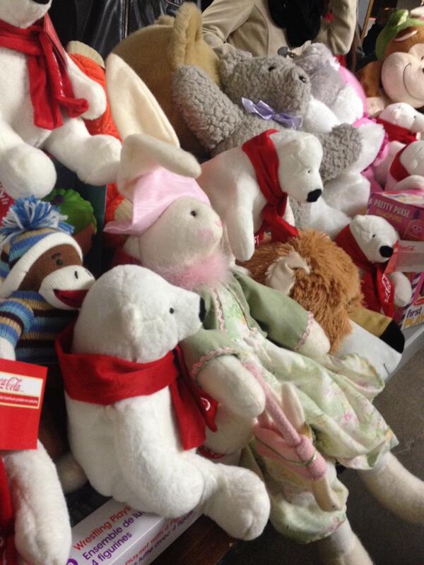 CKSYChris's tweet photo. Teddy Bear/toy night with the @GoMaroonsGo and @943CKSY at Memorial Arena - thanks for the donations. #goodfellows http://t.co/o5f80YQWtr