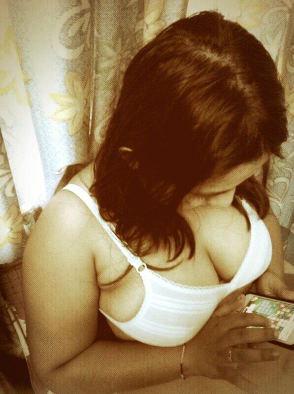 091Riya's tweet photo. Rt and follow #indianfatboobs #desiboobs http://t.co/yLMfcDMMke