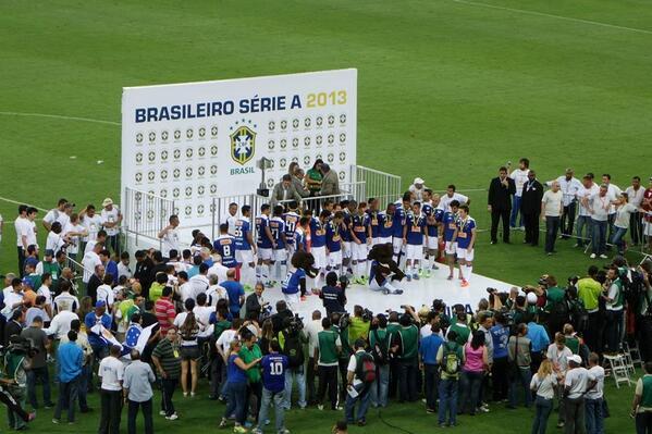 PortalAzul's tweet photo. FESTA NO MINEIRÃO http://t.co/AFoYRi5xkR