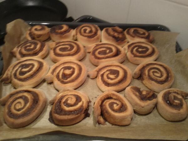 Lekkere kaneelkoekjes gebakken. 
Recept van <a href="/Foodgloss/">Frances Lichtenberg</a> 
youtube.com/foodgloss