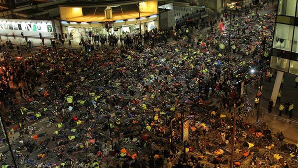 DdotReed's tweet image. Awesome: London cyclists stage a "die-in" to protest dangerous road conditions and cyclist deaths. @MayorofLondon