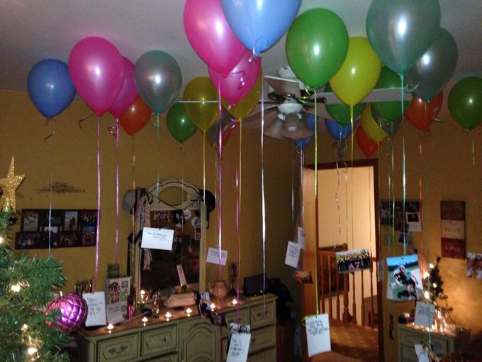 Twenty first birthday surprise success for my sister 🎉🎈😍 http://t.co/vyE1IcSUwk<a href="/tag/mac"class="tags"><span>#mac</span></a>