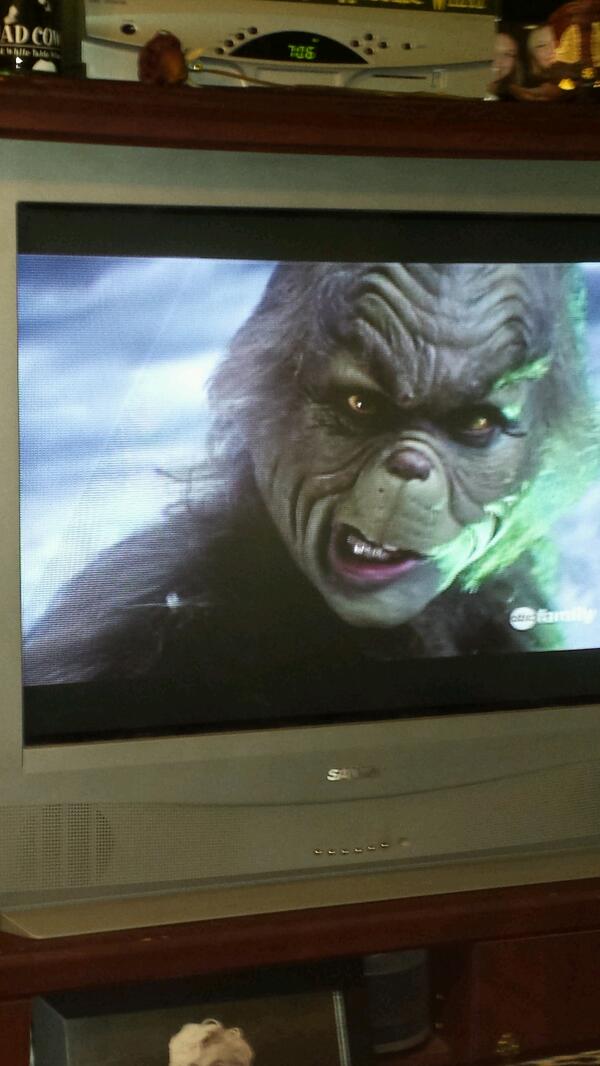 Sdoan2210's tweet photo. Christmas time is finally here!!!! :) #grinch #christmas #happy http://t.co/Yn9pG68jGq