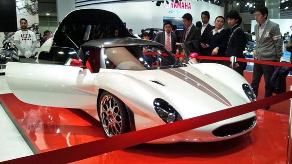 くにたち自游工房 柚木弥栄 東京モーターショー13 の余韻にまだ酔いしれております 工房に車 大好きt君が入会なさった時 私の尊敬する工業デザイナー奥山清行氏が浮かびました 粘土で車の模型を制作なさっているお姿 何度か拝見しております