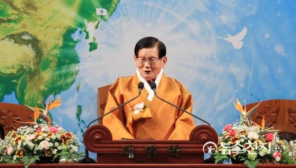 신천지 베드로지파 ‘4147명 수료’… “평화, 평화로다”
newscj.com/news/articleVi…