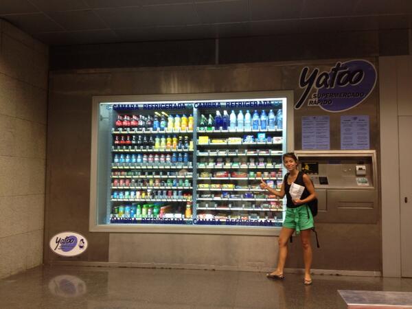 HaleyMWoodcock's tweet image. Missing the different culture of Europe! #PeopleWatching #DifferentThings