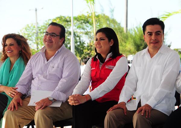 CarolinaGudinoC's tweet photo. Inauguramos junto con el Gobernador, Dr. Javier Duarte de Ochoa, la 3a etapa de rehabilitación de la Av. Díaz Mirón. http://t.co/D9wJZZ4jLH