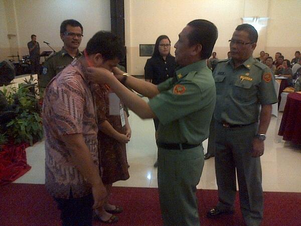 Humas_Palembang's tweet image. Sosialisasi Catatan pinggir,dbuka secara resmi oleh Sinta R-Asst 1 Bid.Pemerintahan &amp;amp;penyematan tanda peserta #Capil