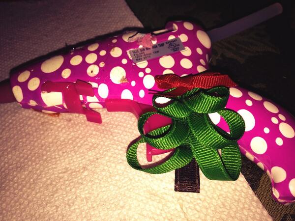 CGCDesign's tweet image. Love-hate relationship with my glue gun...love making cute bows for my #etsy shop but hate getting burned!!!