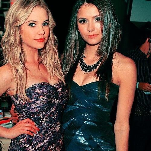 WillowNorthDP's tweet photo. Hanging out with @NatJohnsonDP ♡♡ http://t.co/95BuaNqt0t