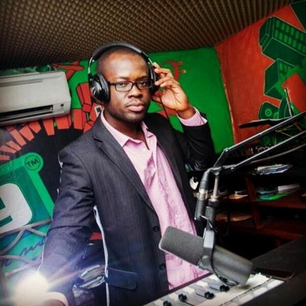 Y1079FM's tweet photo. A #MoneyMakingMonday wit @GiovaniCaleb OnDa Matured Classical Urban #MydMorningshow #nowplaying @Drake @S_C_ #PCake http://t.co/Wsiv1e8LXr