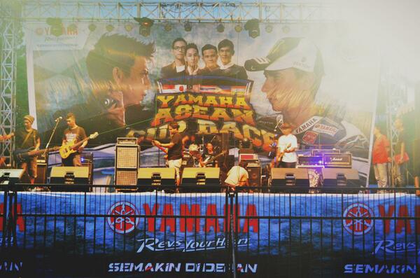#LatePost #KISIfest2013 Us with Masker Band at Yamaha Asean Cup Race, Sentul International Circuit. @KisiFmBogor