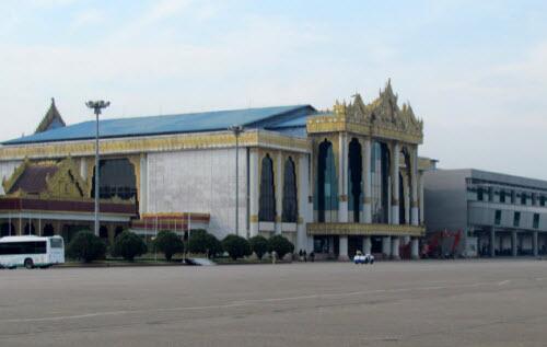 YangonGuide's tweet image. #Yangon #InternationalAirport located 15 km north of the city a taxi to town costs 10 USD

globaltravelmate.com/asia/myanmar/y…