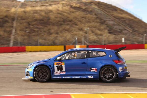 Volkswagen España tweet media