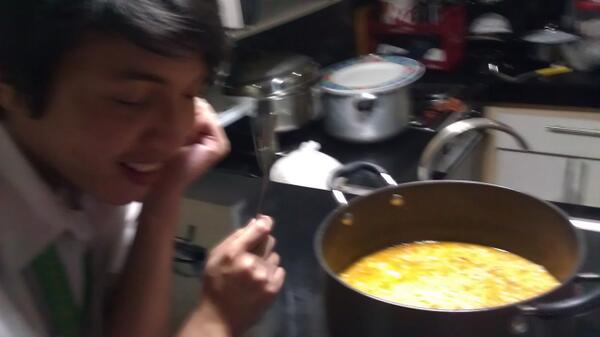 pewpewpewpaw's tweet image. Pot of ramen with baby!! :)