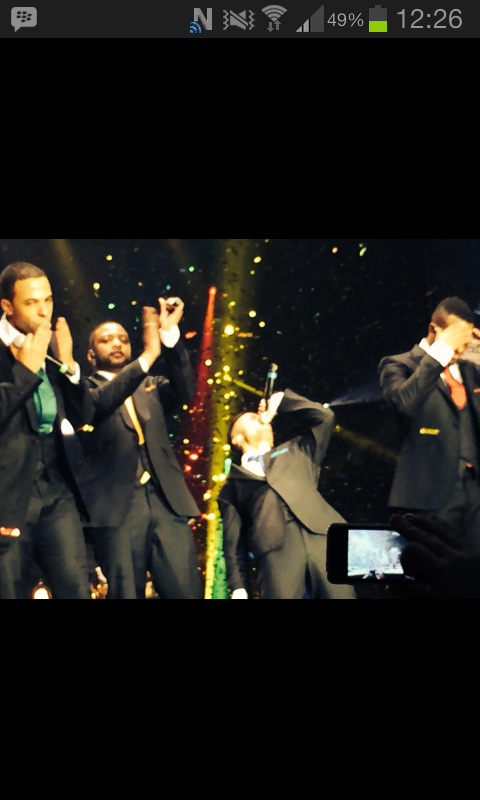 AstonMerrygold's tweet photo. “@Nataliereid11: @AstonMerrygold singing his heart out:') xx http://t.co/MHoSoIHLti” love this