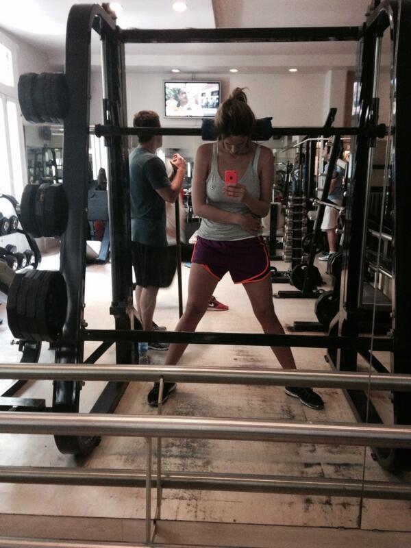 paulitachaves's tweet image. Creo que no hay cosa que odie más que la sentadilla!!! ODIO