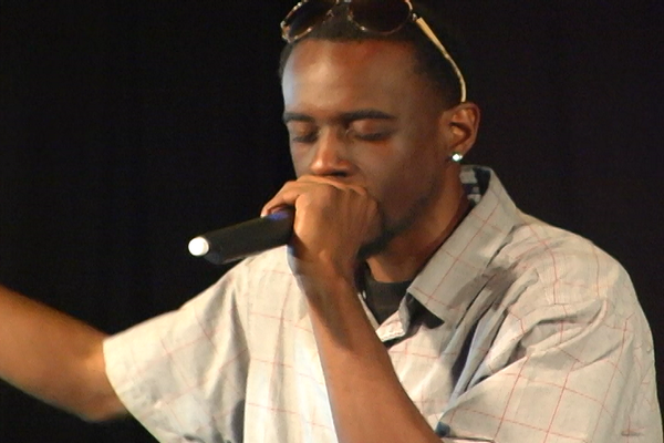 OneMicStandCin's tweet photo. Follow-Season One One Mic Stand Winner @The_E_Will http://t.co/j2YKhF6E6I