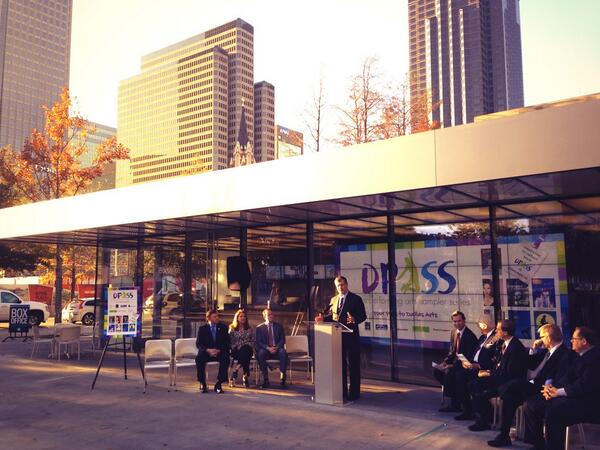 DalArtsDistrict's tweet image. #DPASS @Mike_Rawlings urges giving cultural treasures to your loved ones this season w/ 7 org sampler @ATTPAC