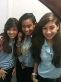 Adrianacva_'s tweet photo. Aquí con las mameeejs jaja, las amo♥. @Pao_k11 @BarbaraaMicheel http://t.co/bHHGEPgS2I