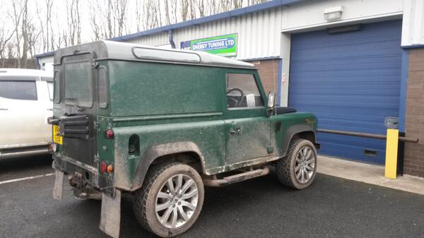 Energy_Tuning's tweet photo. Landrover Defender TD5 having a tuning box fitted today http://t.co/sderYSI4Tk