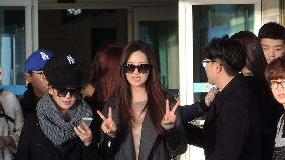 [PIC][01-12-2013]SNSD trở về Hàn Quốc vào trưa nay BafUjFQCEAAY4yw