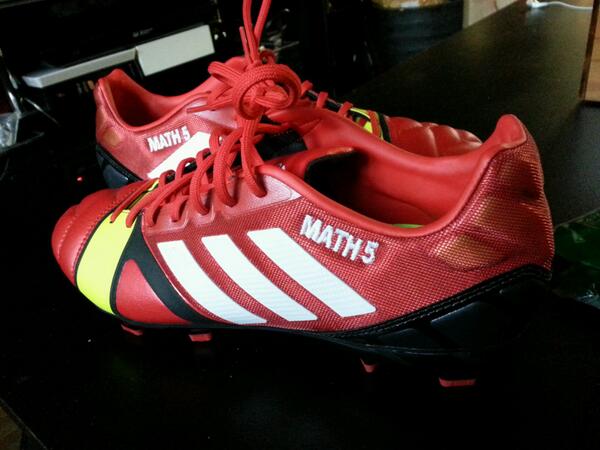 math91360's tweet image. Mes nouvelles chaussures de Foot #teamadidas #rouge #math5 J&apos;ai intérêt a marquer avec ça !!!!