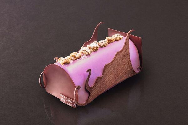 PatisserieLAC's tweet photo. LA BÛCHE MIAGE: mousse vanille, compotée de myrtille et biscuit moelleux.
#noel #patisserie #nouveaute http://t.co/wo8CDboERs