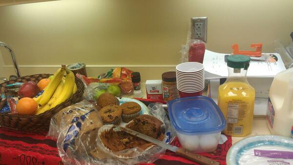 TheDoogs1's tweet image. Showing my co-workers love &amp;amp; thanks today #dowork #bethankfulforthepeopleinyourlife #somepeopledonthaveanysupport...