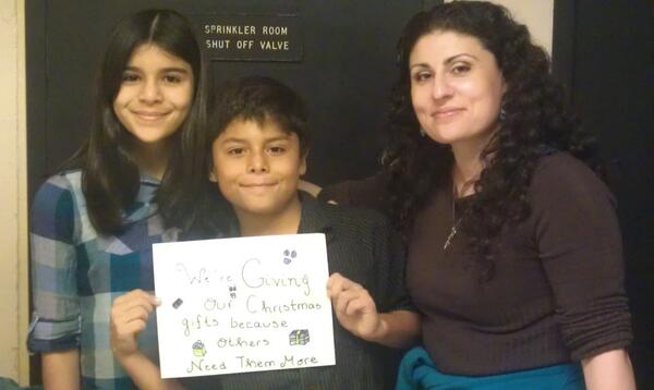 2 kids give up Xmas gifts &amp; instead give to homeless shelter. Awesome, right?  <a href="/CommunitySvcs/">BACS</a> .  #GivingTuesday