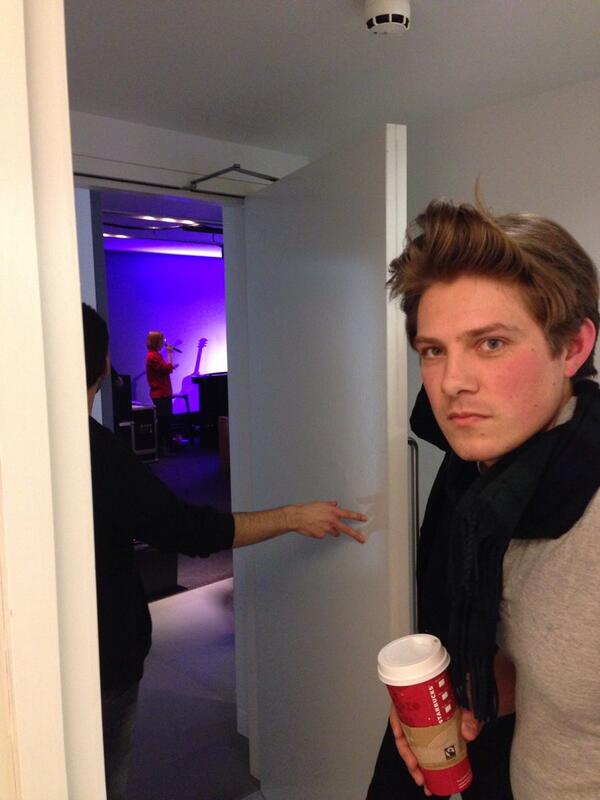 hansonmusic's tweet photo. Going on stage now http://t.co/hE5tw9k71O