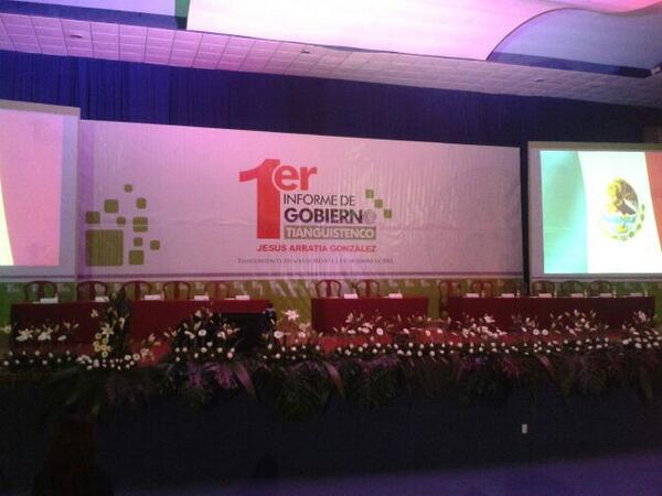 Isidro_mr's tweet photo. Me encuentro en el 1er Informe del Presidente Mpal. de Tianguistenco,en representación del Gobernador Eruviel Avila http://t.co/XrW3754phC
