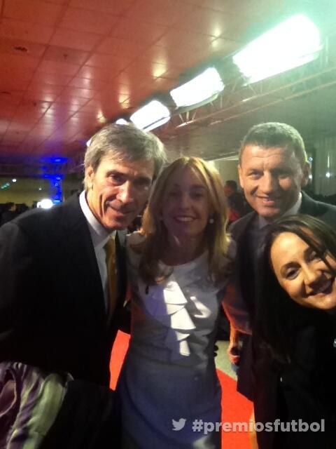 Un saludo desde la Gala de la LFP #premiosfutbol con Djukic y <a href="/lobo_carrasco/">Lobo Carrasco</a>