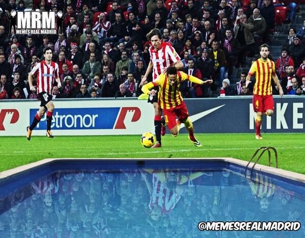 ReaI_Madrid_CF's tweet photo. Cada semana se repite la misma imagen ——> Contacto = Chapuzón!!
#PuntoPelota #MeMesRealMadrid http://t.co/kDppt2Ok4M