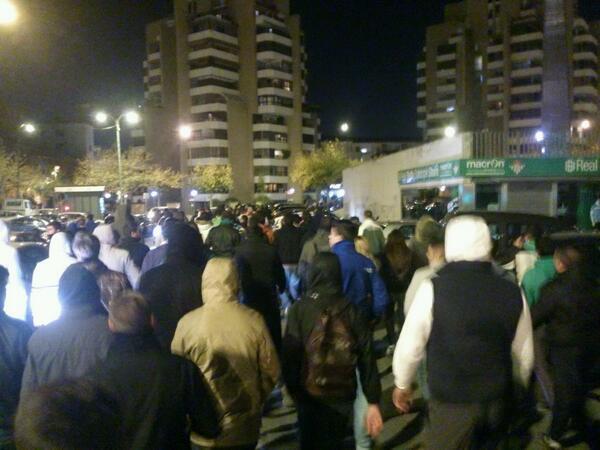RBB_betis_1907's tweet photo. ¡NO ES UN PARTIDO, ES UNA AFICIÓN DESPIDIENDO A SU ENTRENADOR! http://t.co/jUi3ryVeIS