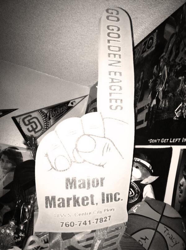 GirlDad42's tweet image. Kill them eagles 💛💙💍 #theq #liveonch4 #supportsp #killthedons