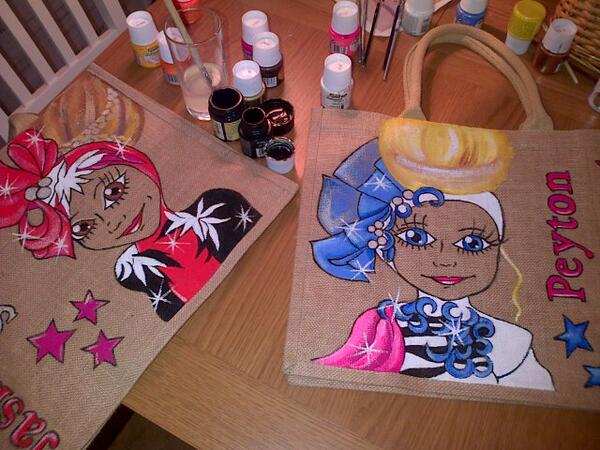 CoutureCartoon's tweet photo. Busy painting bags http://t.co/3Vvsq9EwcV