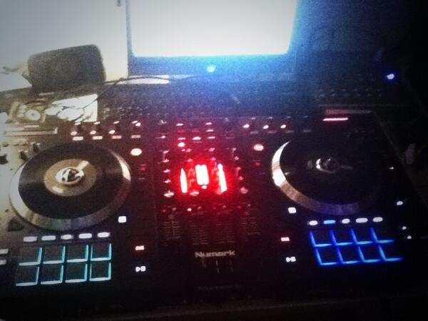 DJKainHawkins's tweet image. Finally got my Gear!!!
Let me introduce you to The Numark NS7II #NumarkEurope #NS7II