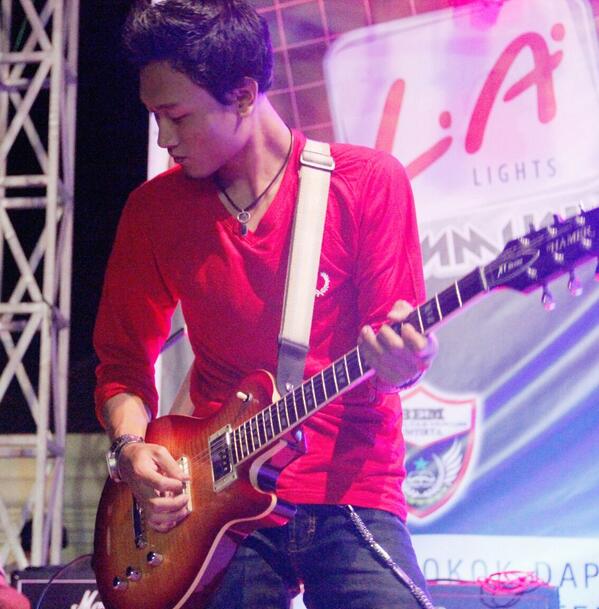 nih gitaris baru firstdate... @rommiawan