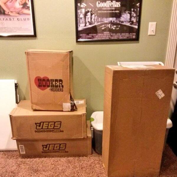 LakeFan2020's tweet image. Nothing says Christmas like a bunch of boxes arriving from @JEGSPerformance and #HookerHeaders #FrankenStang