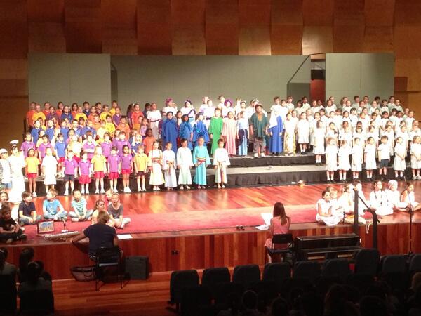 6ccggs's tweet photo. JP Christmas Concert dress rehearsal #CGGS http://t.co/583DxVB9dM